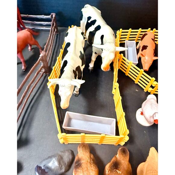 Terra by Battat – Farm Animal Figurines & Accessories 51 of 60 Pieces Toy Animal - Picture 7 of 7